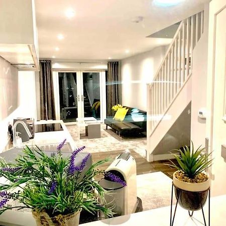 Centrally Situated House Plus Private Parking كيلتنهام المظهر الخارجي الصورة